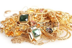 दिल्लीबाट फर्केका युवक ४५ तोला गहनासहित पक्राउ