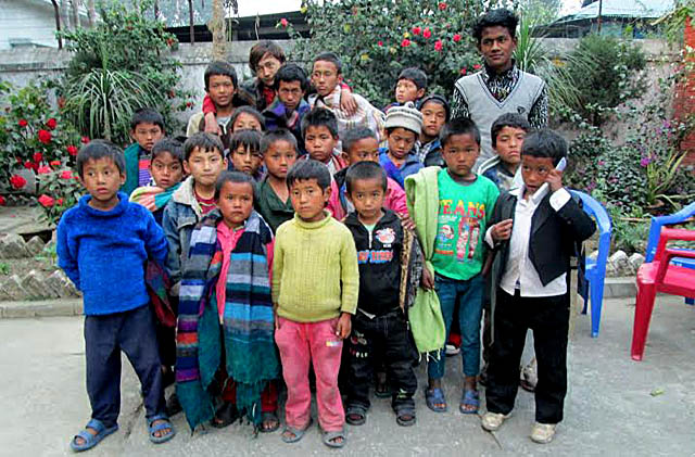 झापाबाट उद्धार गरिएका सिन्धुपाल्चोकका बालबालिका । तस्वीर: गोपाल गड्तौला 